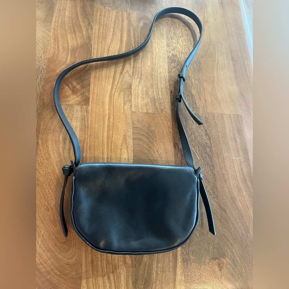 Black banana republic crossbody saddle bag